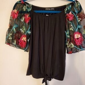 𝅺Kim and Cami Embroidered Sleeve Top NWT